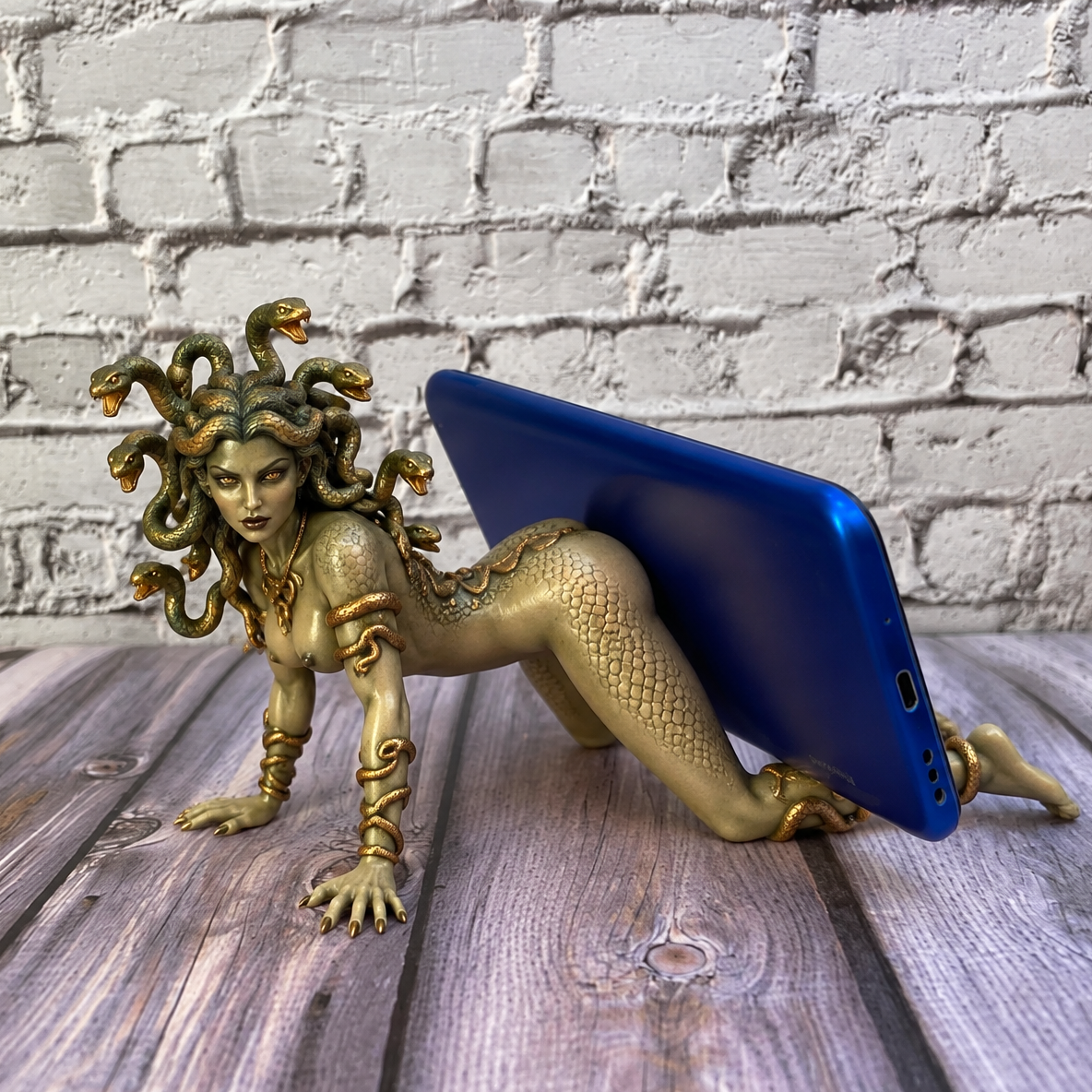 Side view of the Medusa phone holder supporting a smartphone