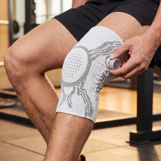 Adjustable Knee Brace with Micro-Adjustment Dial System