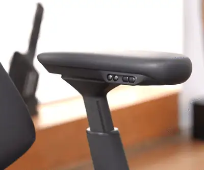 Seat controls and occupancy-sensing airflow behavior