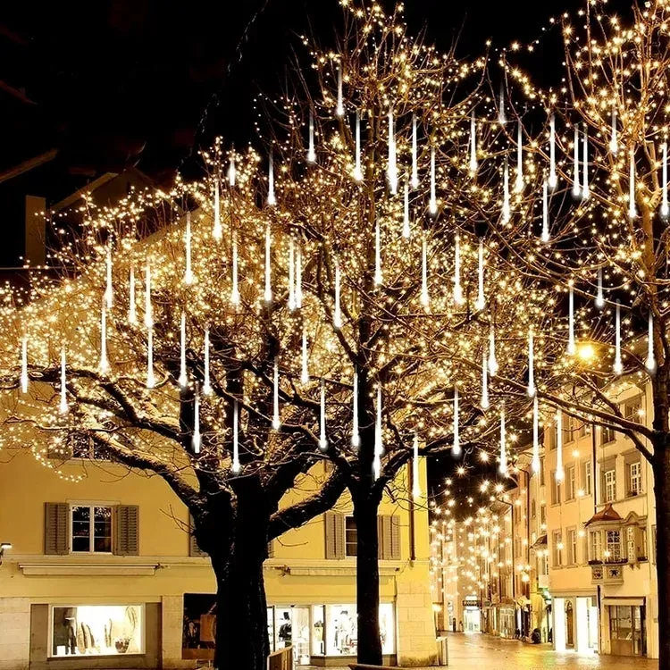 Seasonal meteor-light display using multiple lights
