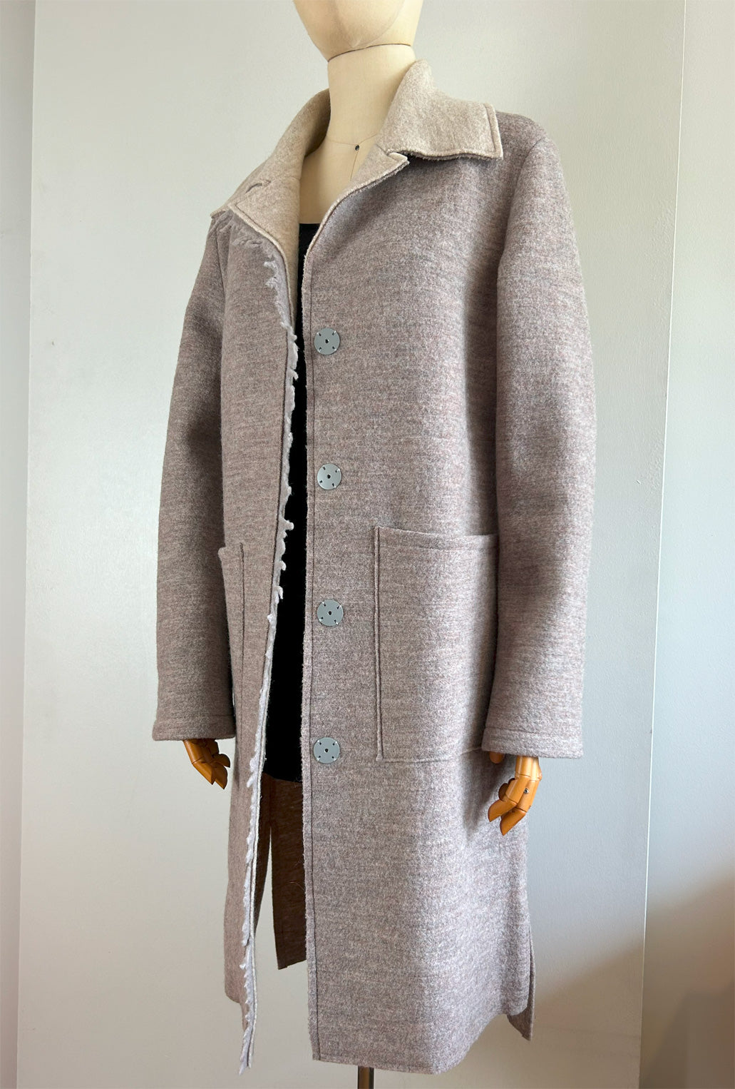 ESSENTIAL COAT ALMOND