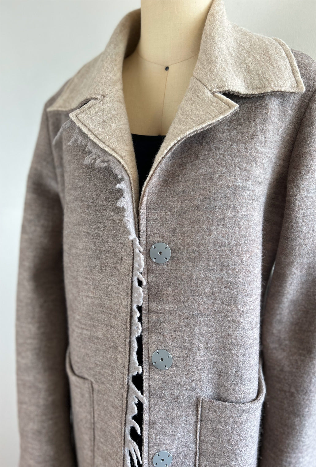 ESSENTIAL COAT ALMOND