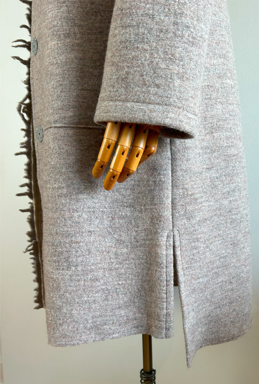 ESSENTIAL COAT ALMOND