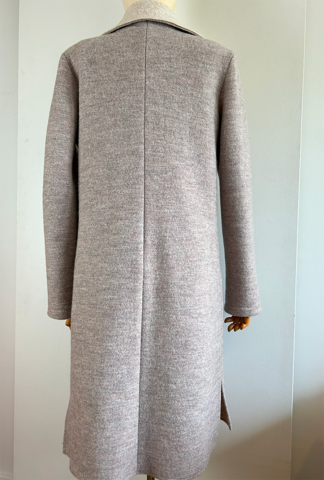 ESSENTIAL COAT ALMOND