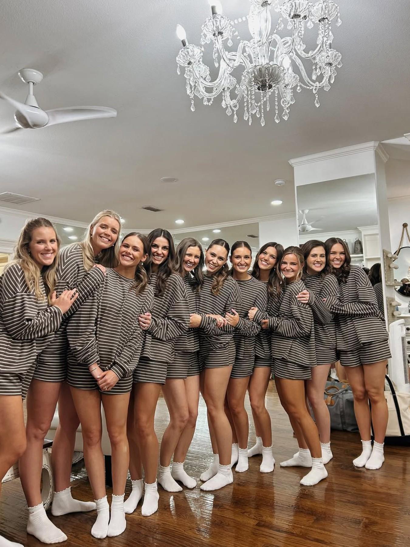 Women's Striped Set, Loose Fit Oversized, Casual Round Neck Long Sleeve Top, Pocket Shorts, 2-Piece Set, Soft Comfortable, Thick Warm Home Wear Everyday Women's Striped Set, Loose Fit Oversized, Casual Round Neck Long Sleeve Top, Pocket Shorts, 2-Piece Set, Soft Comfortable, Thick Warm Home Wear Everyday