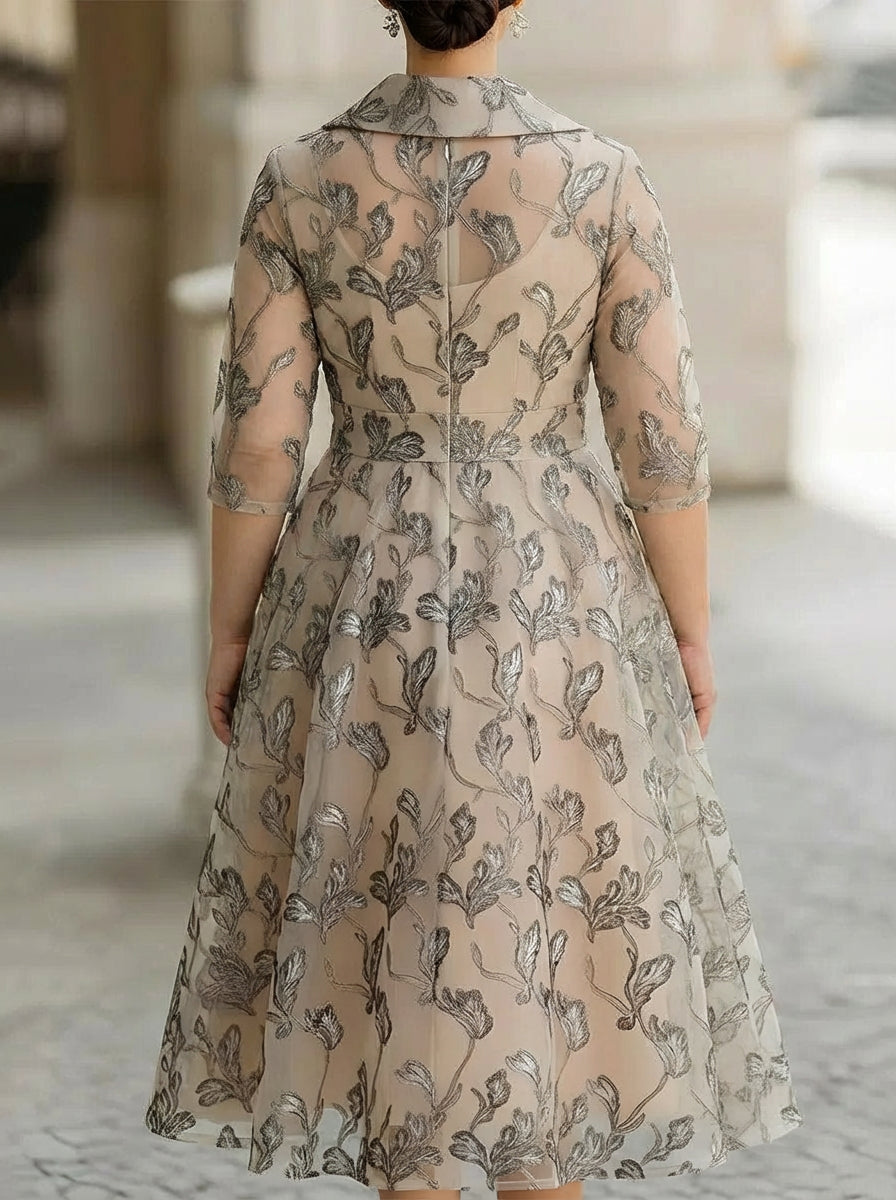 Demi - Classic Graceful Dress - Plus size model
