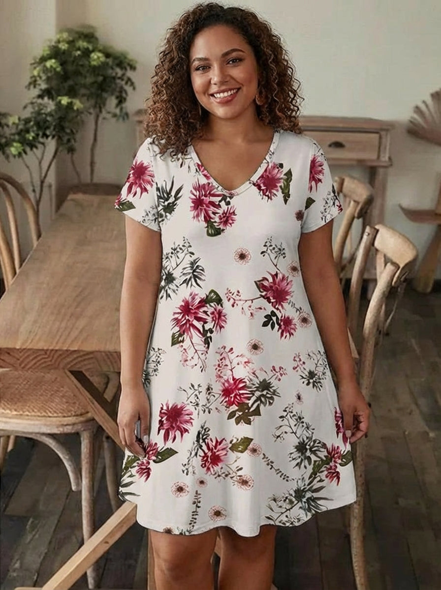 Colette - Printed Bloom Dress - Plus size model