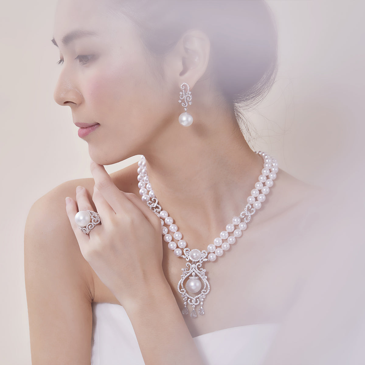 E-042 18K White Gold Akoya Pearl & White South Sea Pearl Necklace
