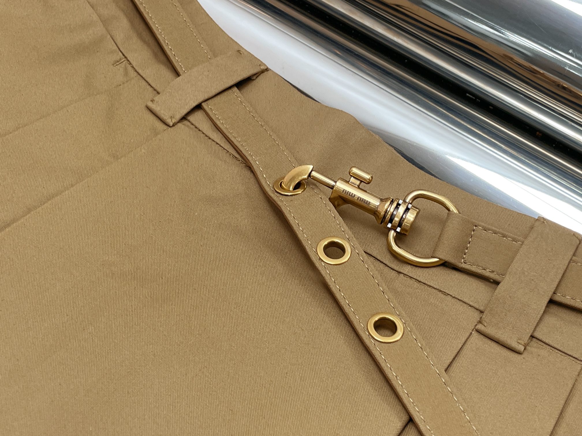 Mi Coffee-colored belt pleatedmini skirt