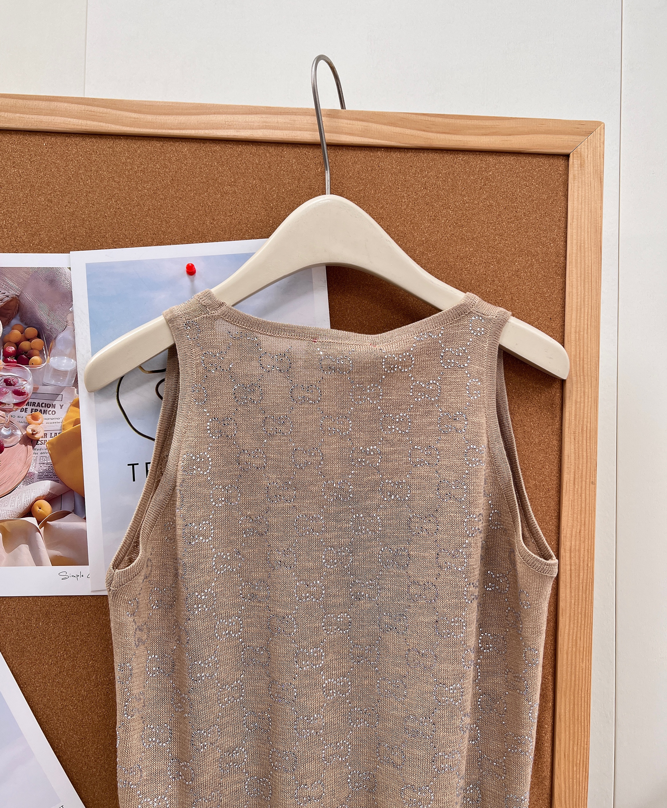 Gu New Style U-neck KnittedSleeveless Vest