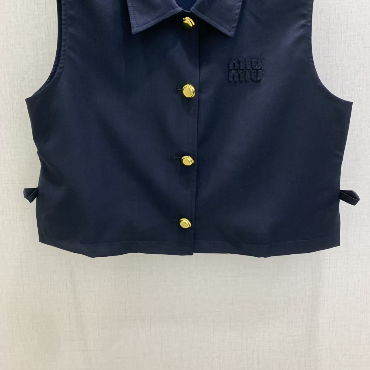 Mi 2026 New Sleeveless Shirt