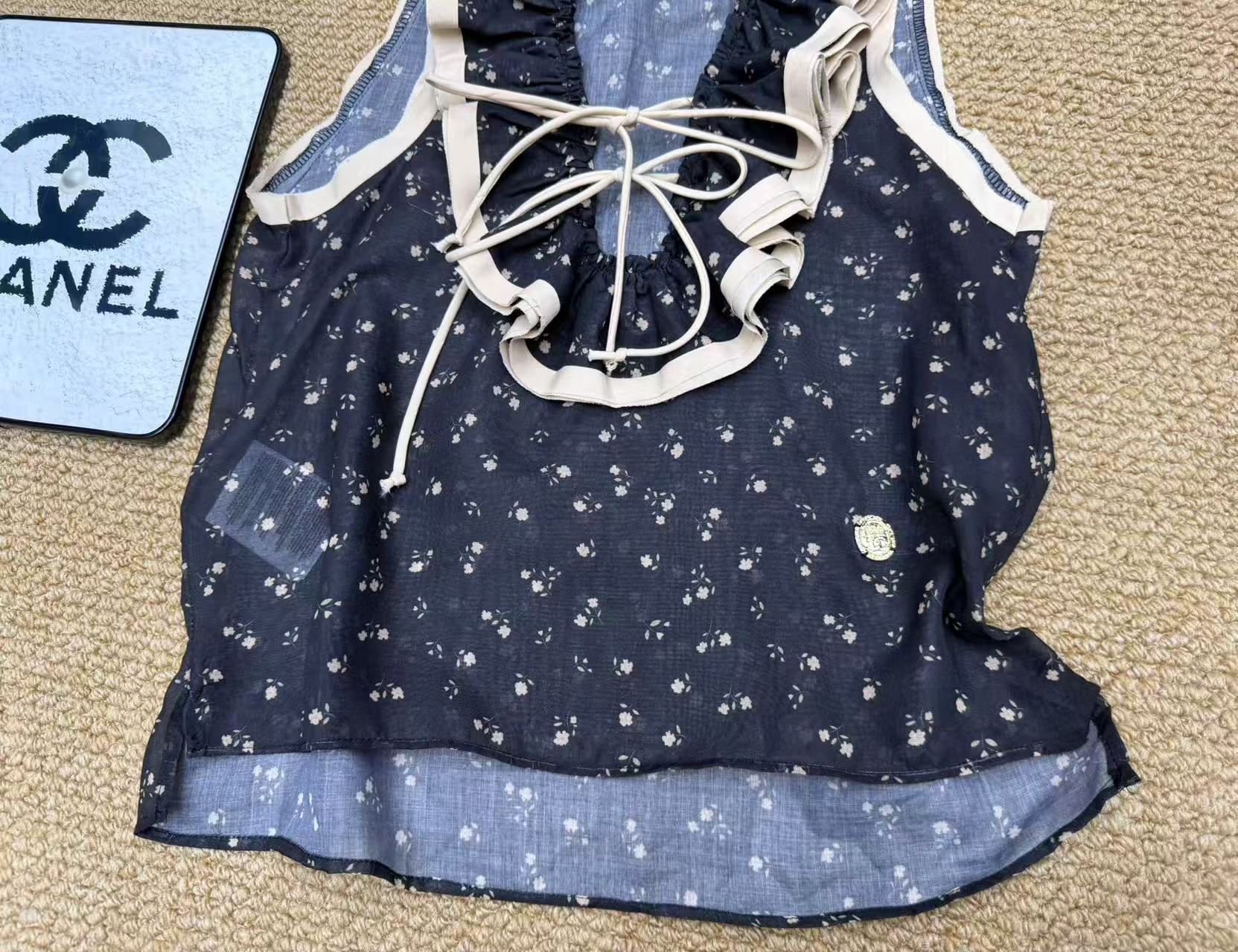 CC New Arrival Vintage Series V-neck Ruffle Trim Top