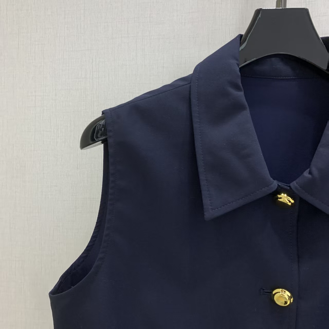 Mi 2026 New Sleeveless Shirt