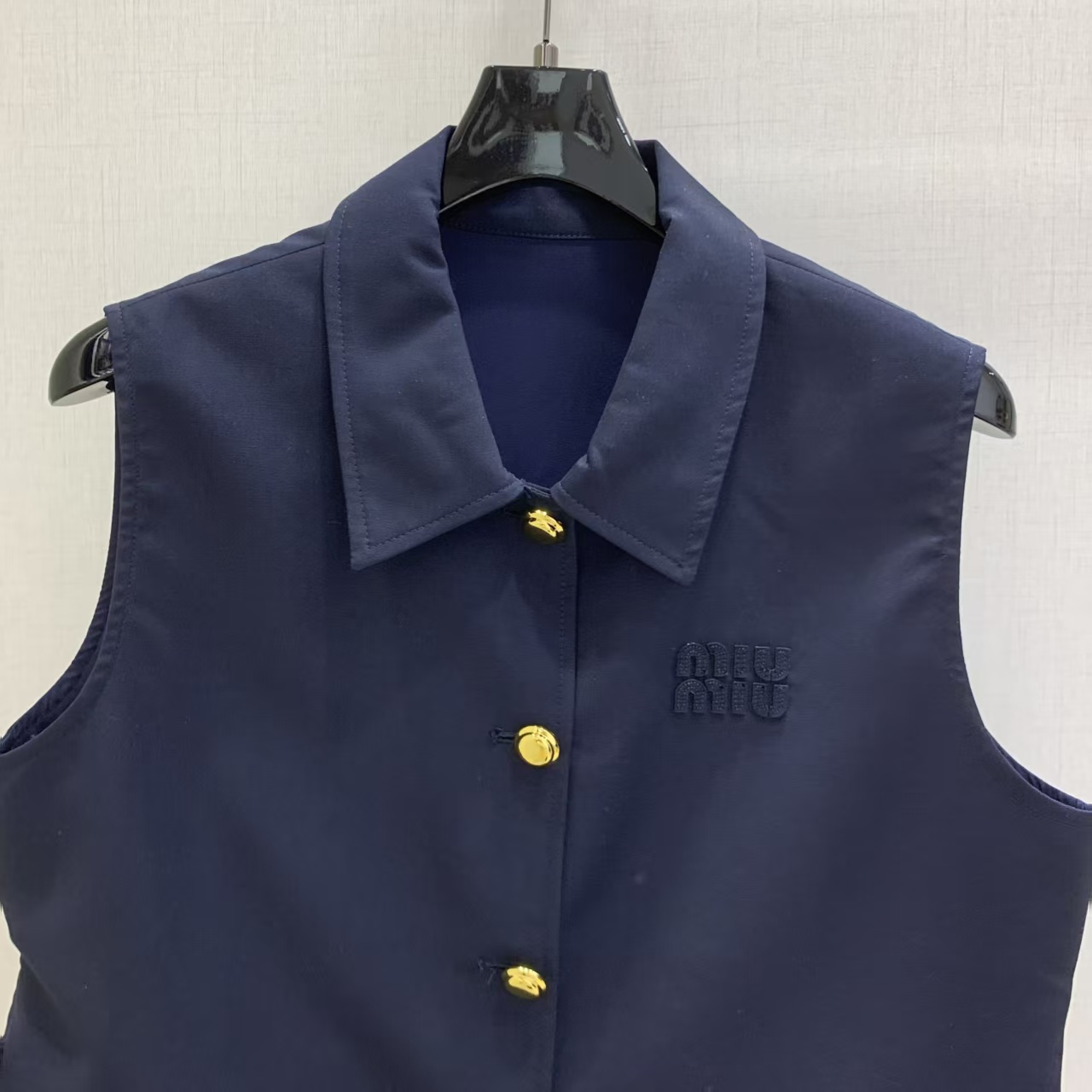 Mi 2026 New Sleeveless Shirt
