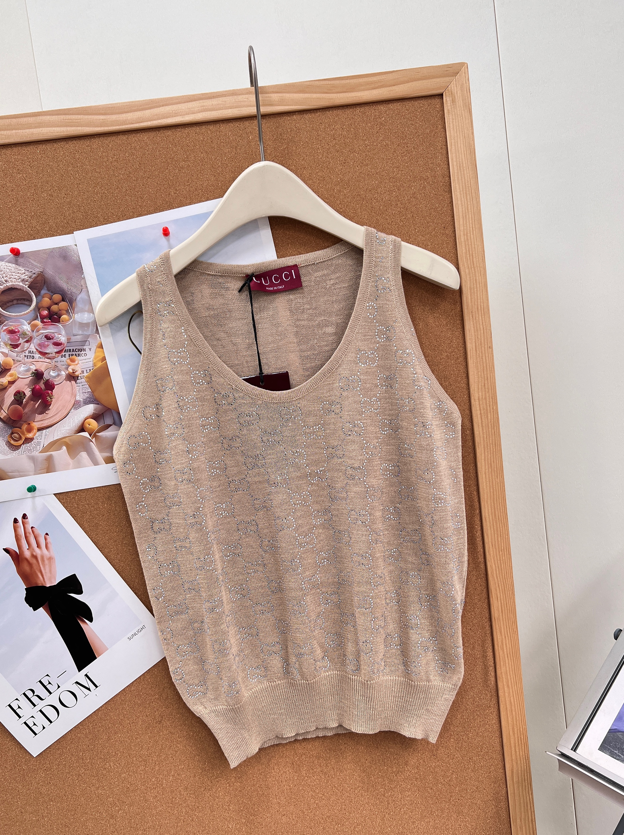 Gu New Style U-neck KnittedSleeveless Vest
