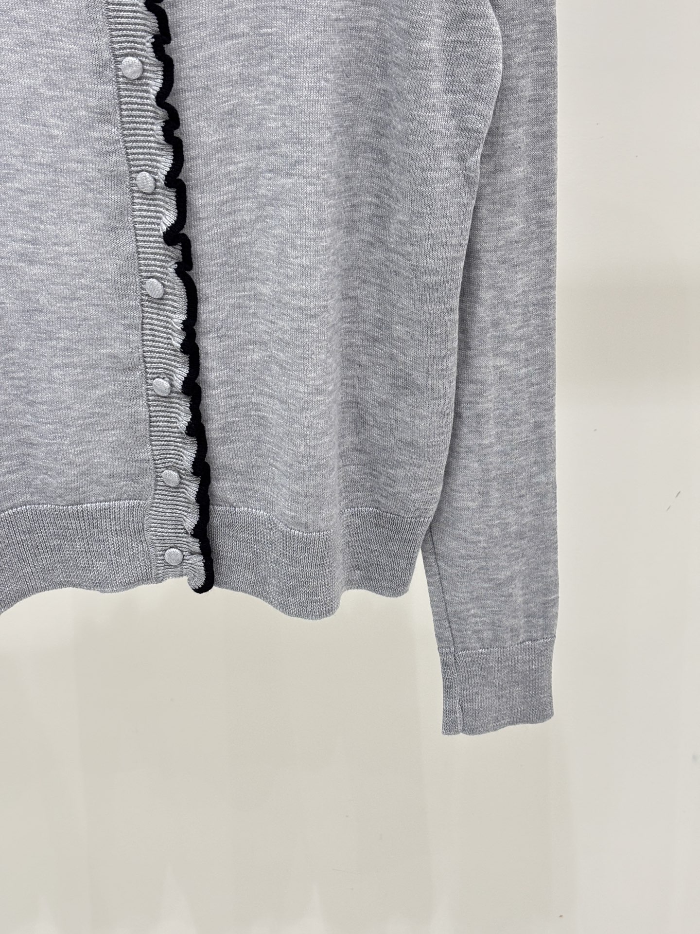 Mi Round  Logo Patch Ruffle Edge Design Simple Casual Knit Cardigan