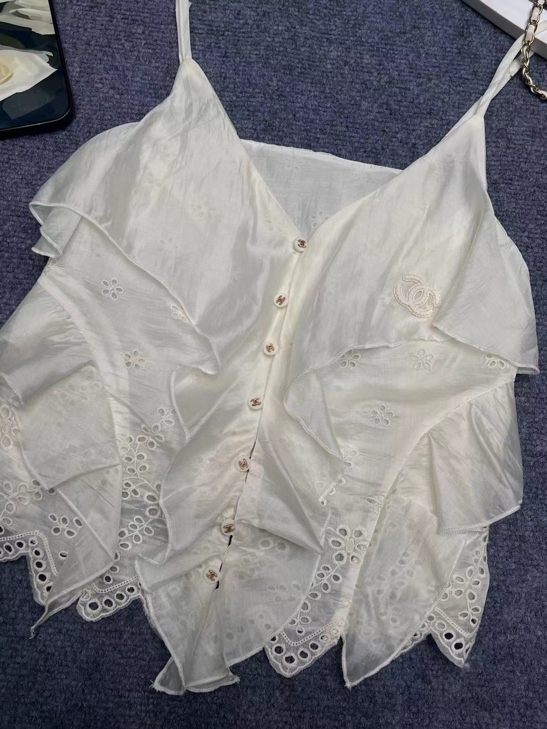 Cha-style white lace camisole vest