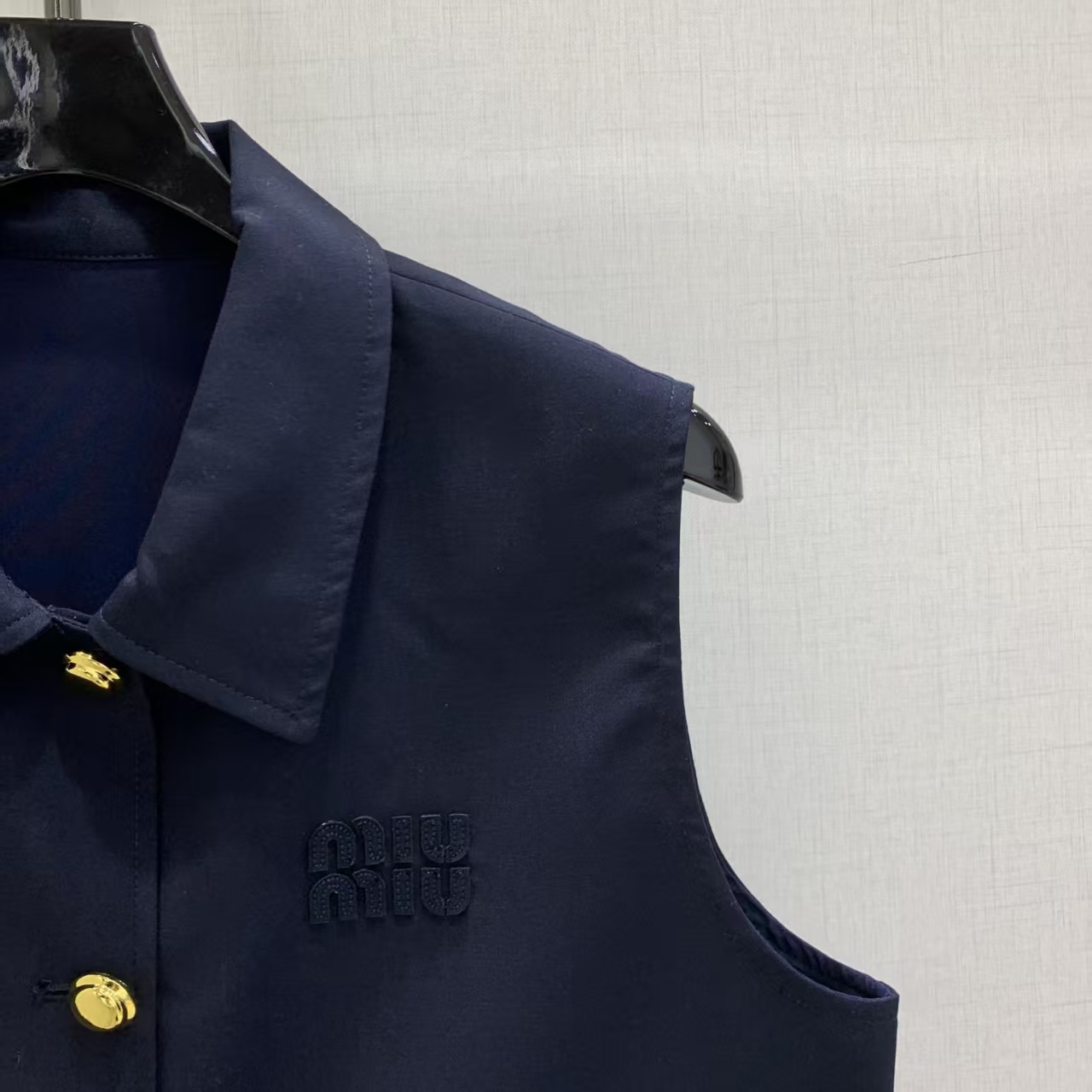 Mi 2026 New Sleeveless Shirt