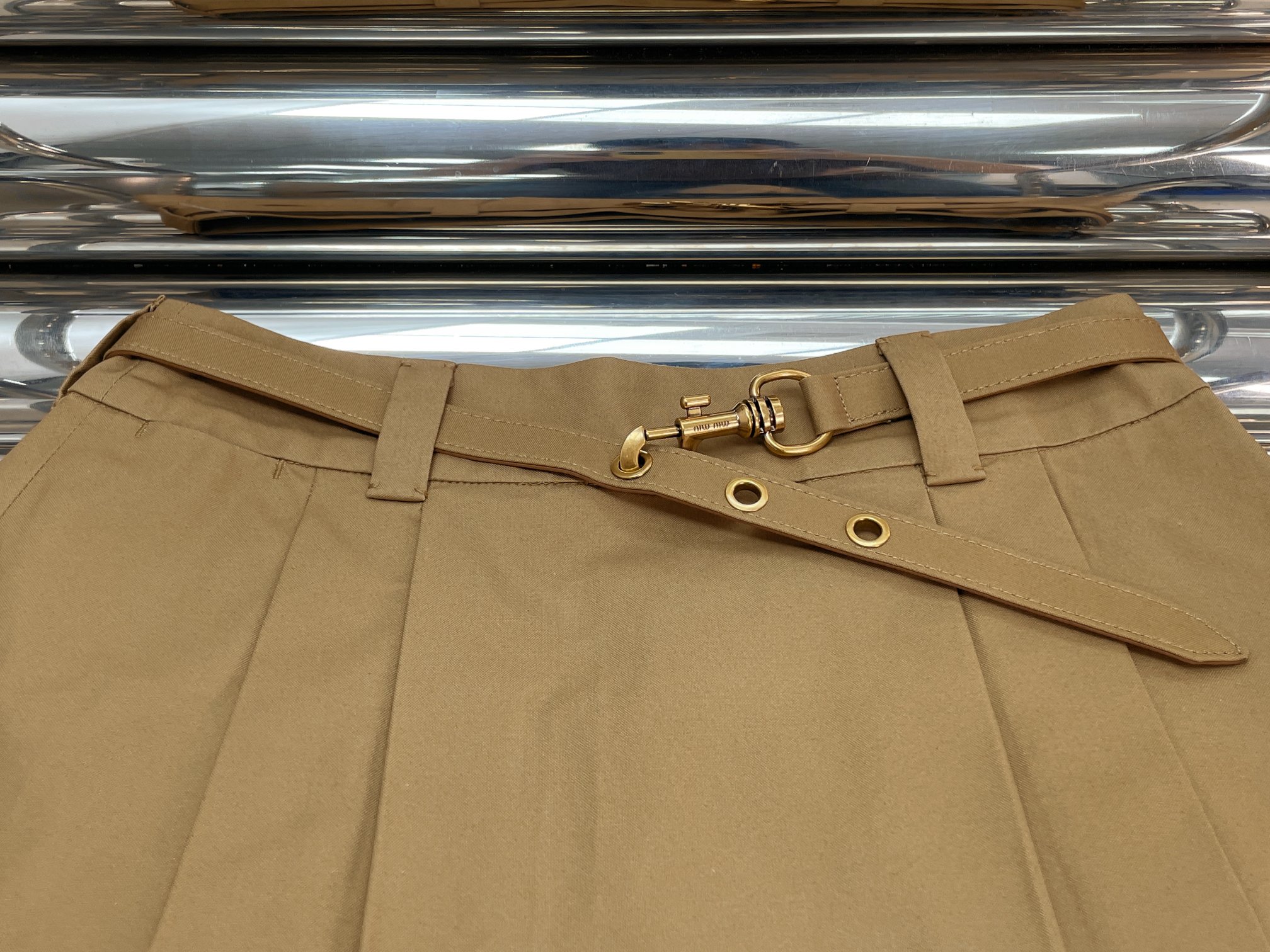 Mi Coffee-colored belt pleatedmini skirt