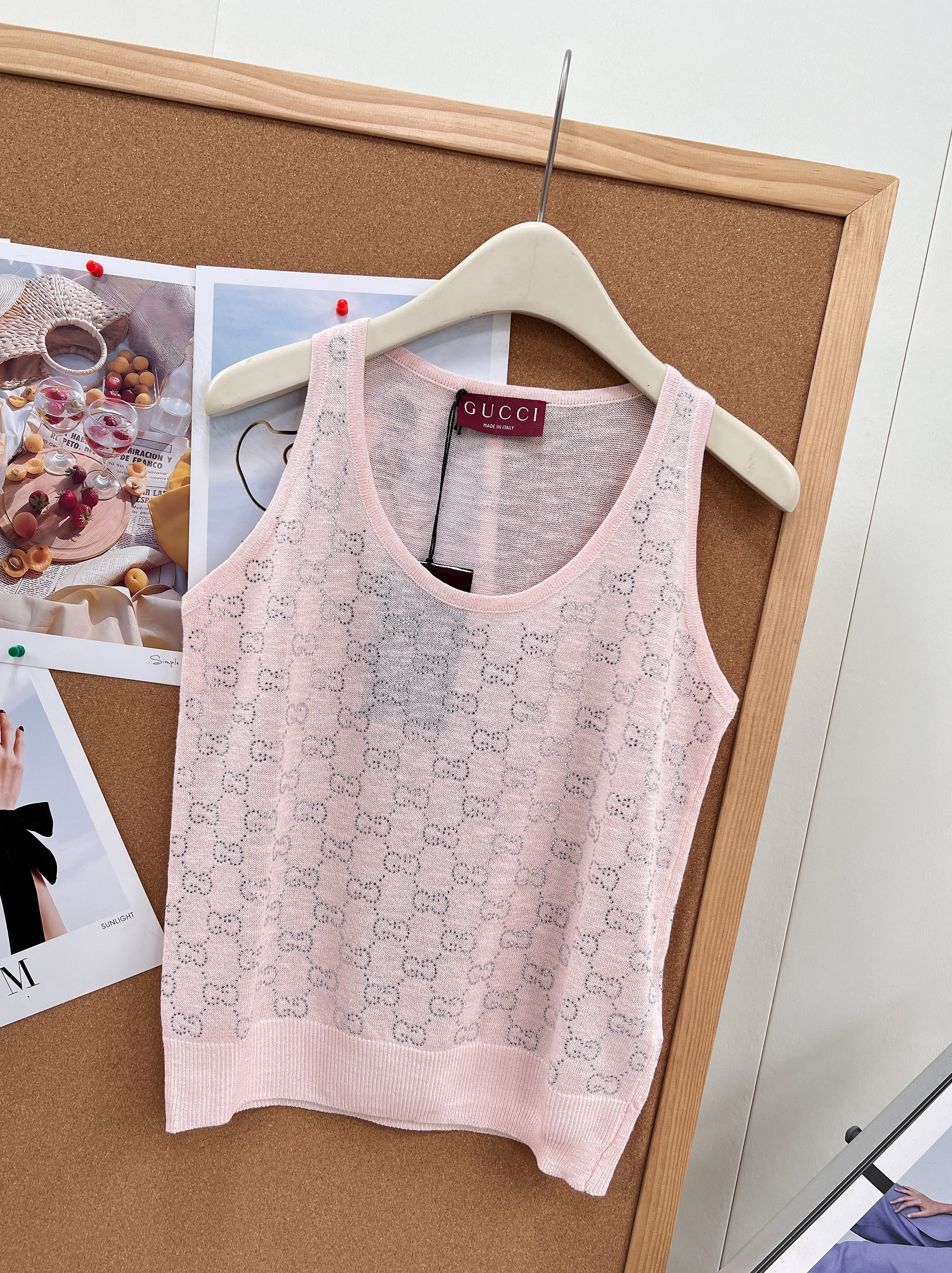 Gu New Style U-neck KnittedSleeveless Vest