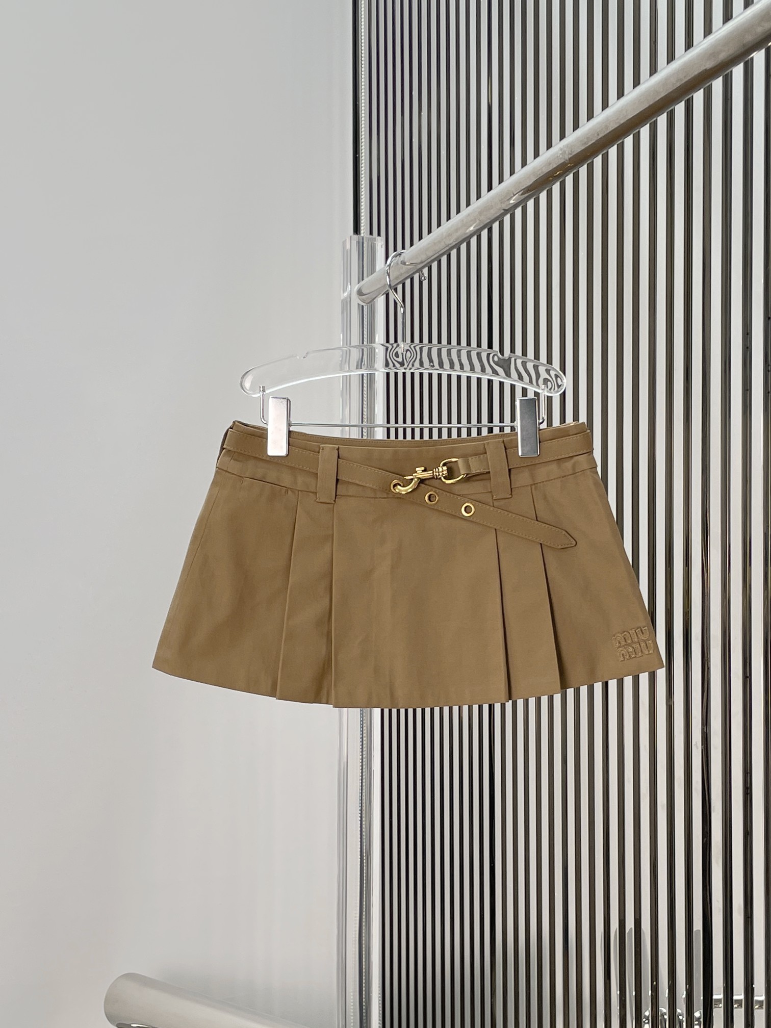 Mi Coffee-colored belt pleatedmini skirt