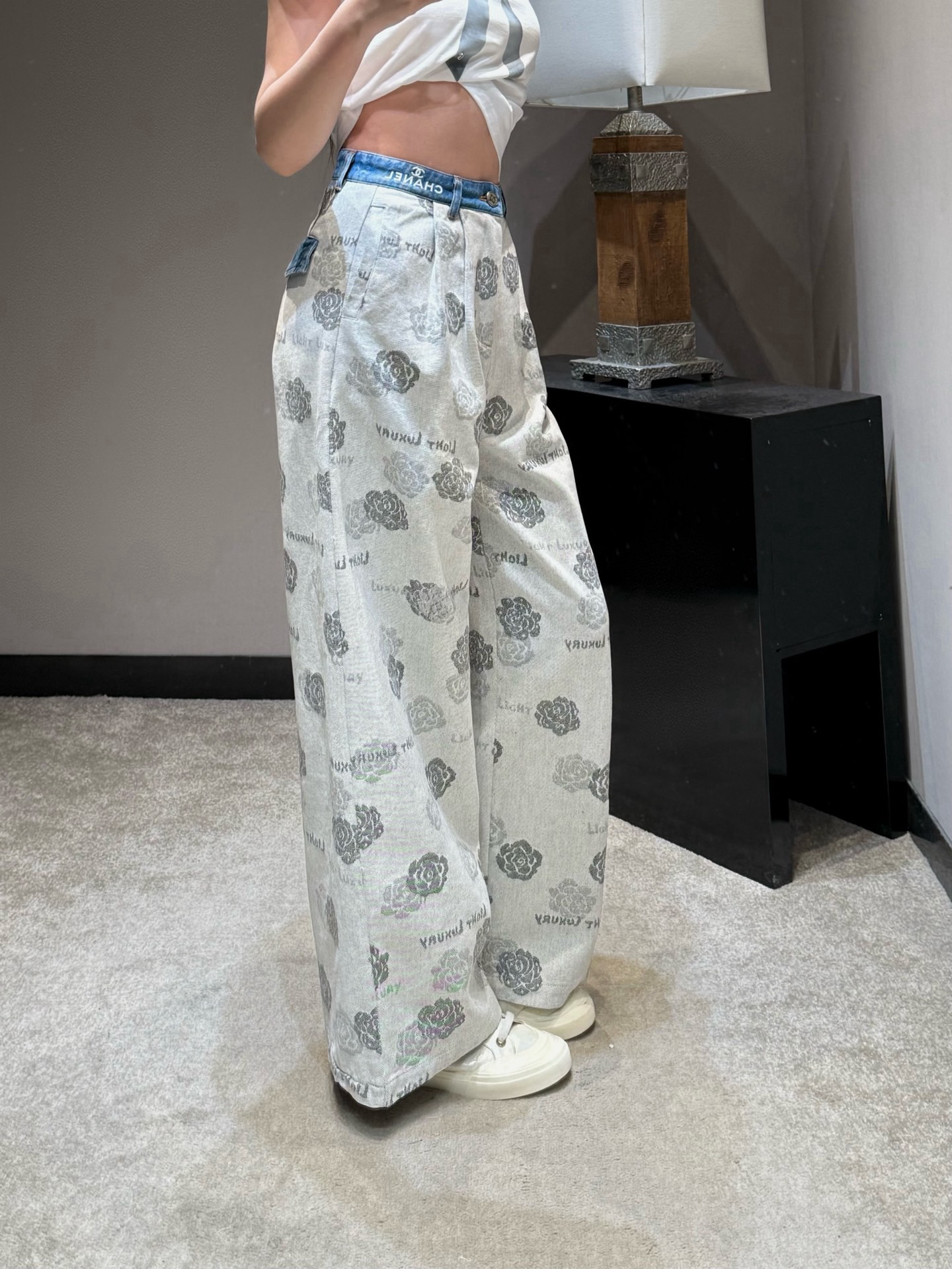 Cha**wide-leg pants that come with a high-class vibe