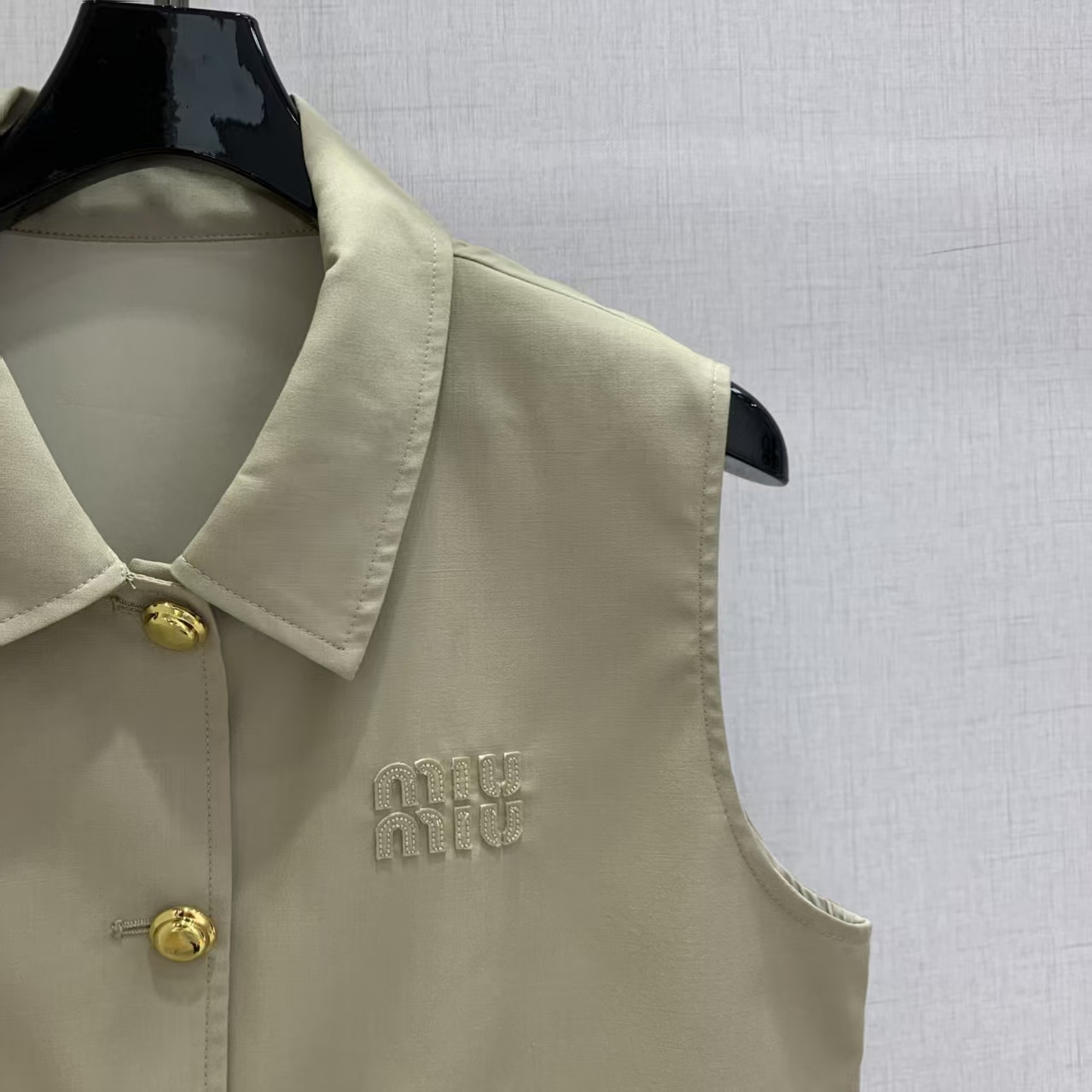 Mi 2026 New Sleeveless Shirt