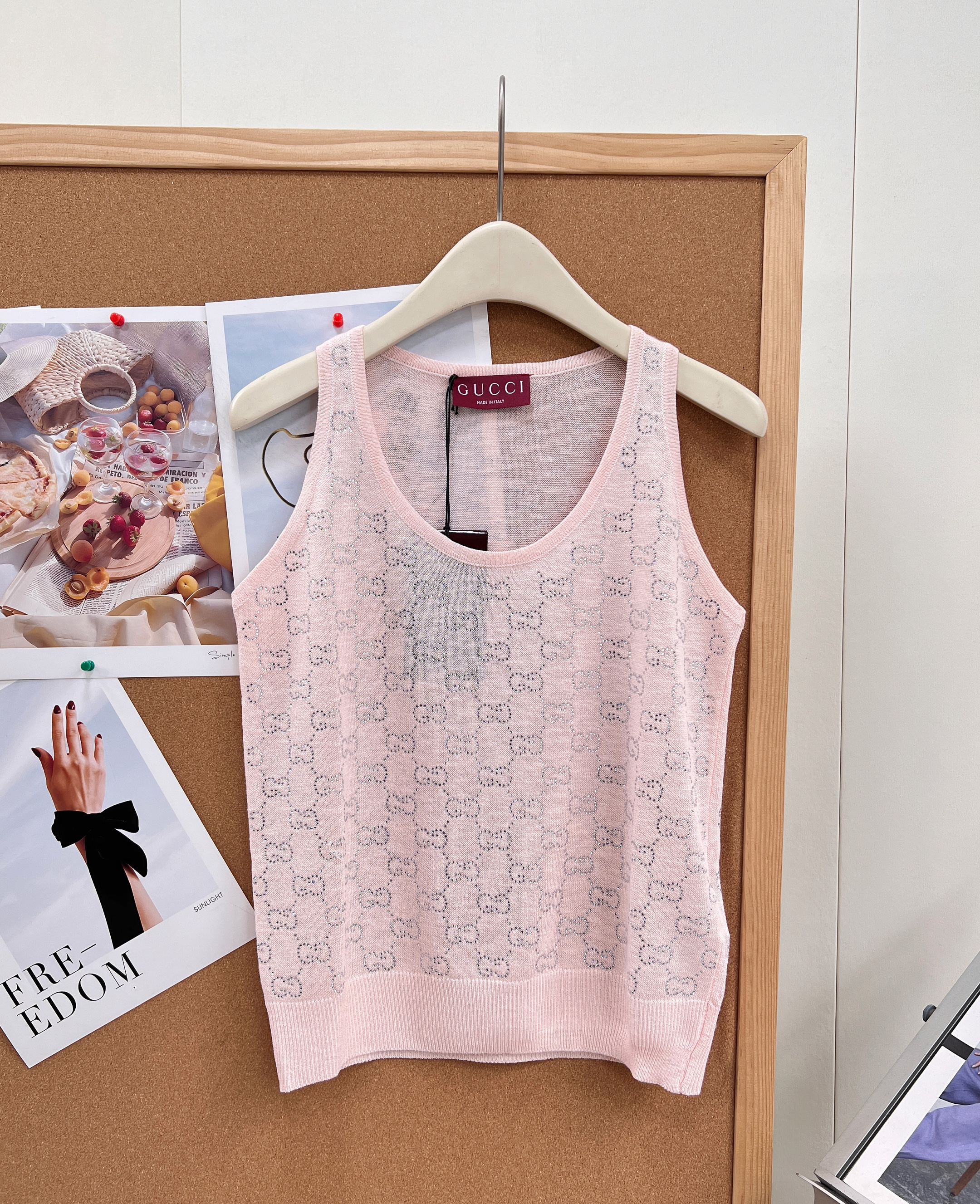 Gu New Style U-neck KnittedSleeveless Vest