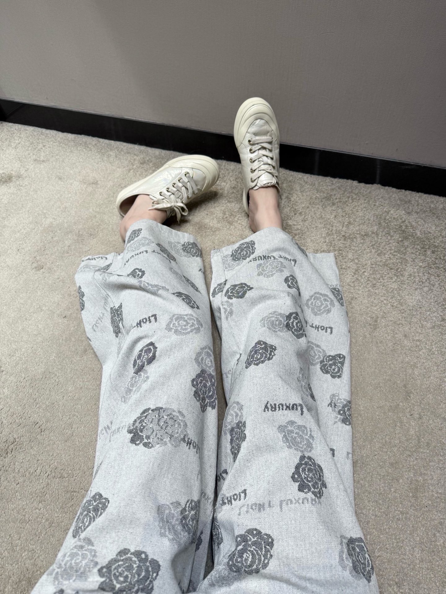 Cha**wide-leg pants that come with a high-class vibe