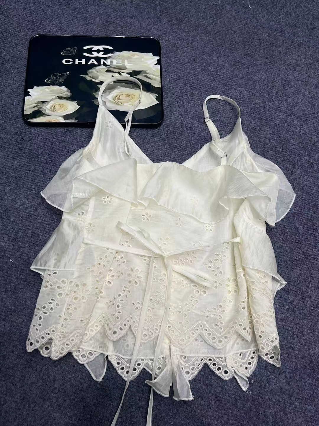 Cha-style white lace camisole vest