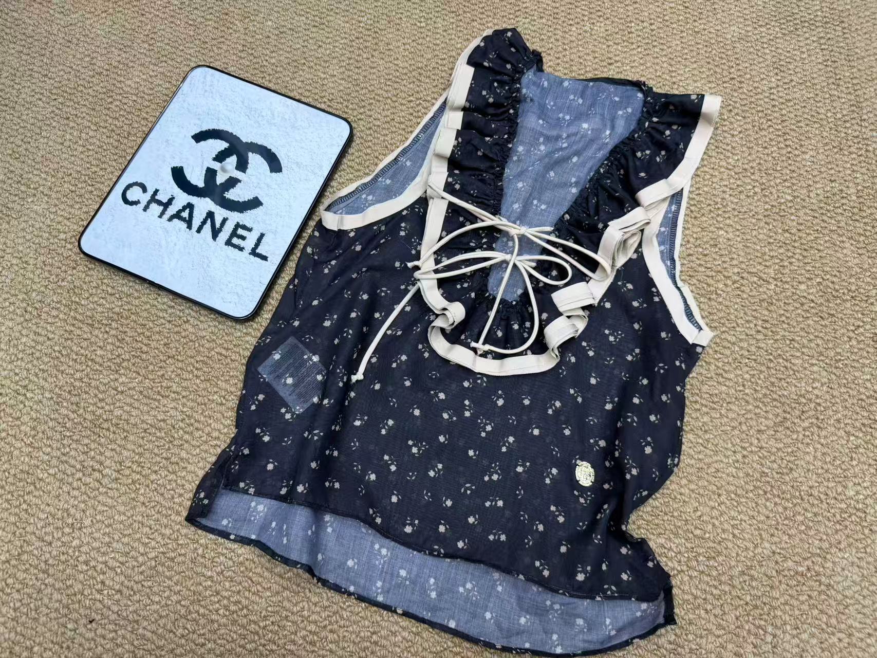 CC New Arrival Vintage Series V-neck Ruffle Trim Top