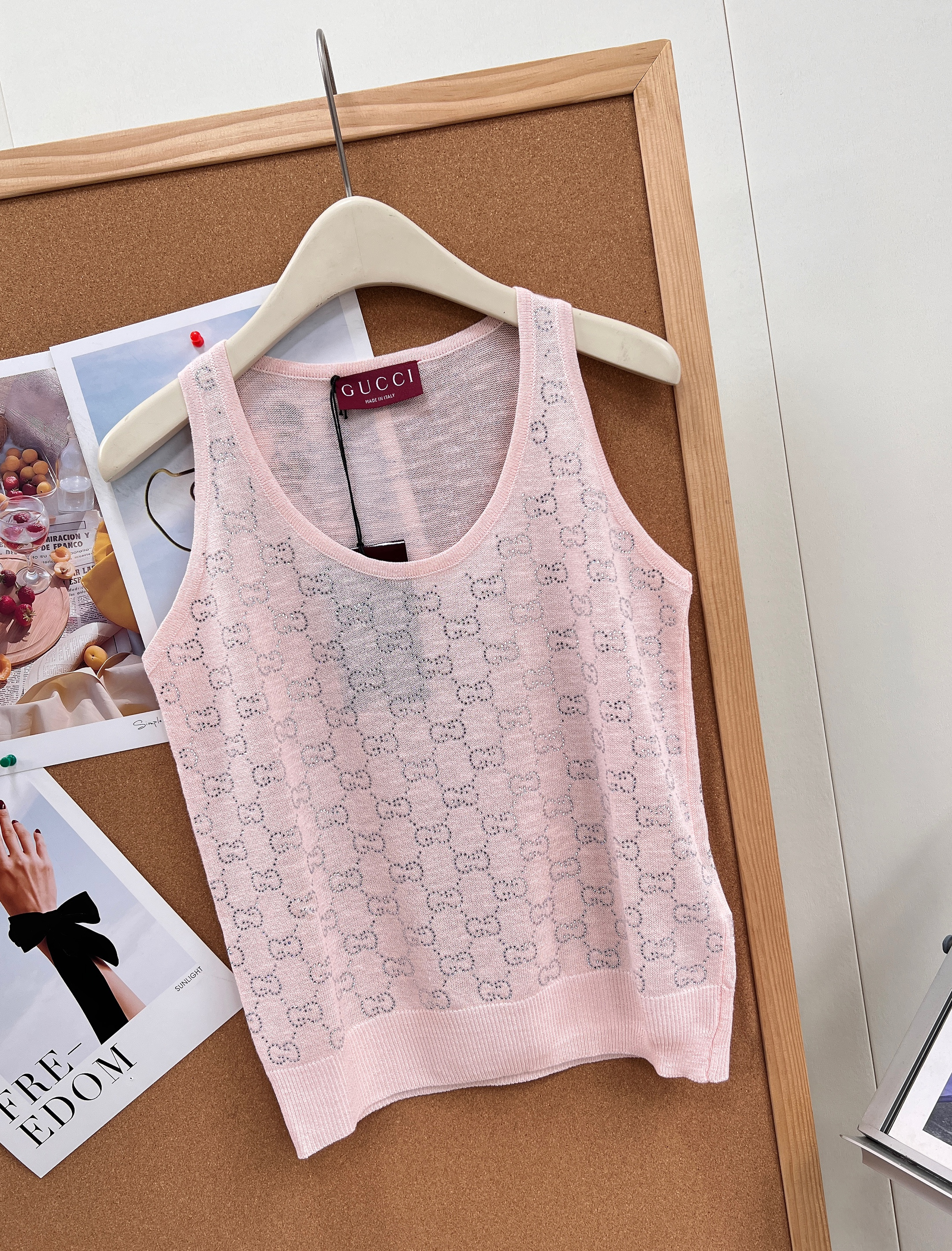 Gu New Style U-neck KnittedSleeveless Vest