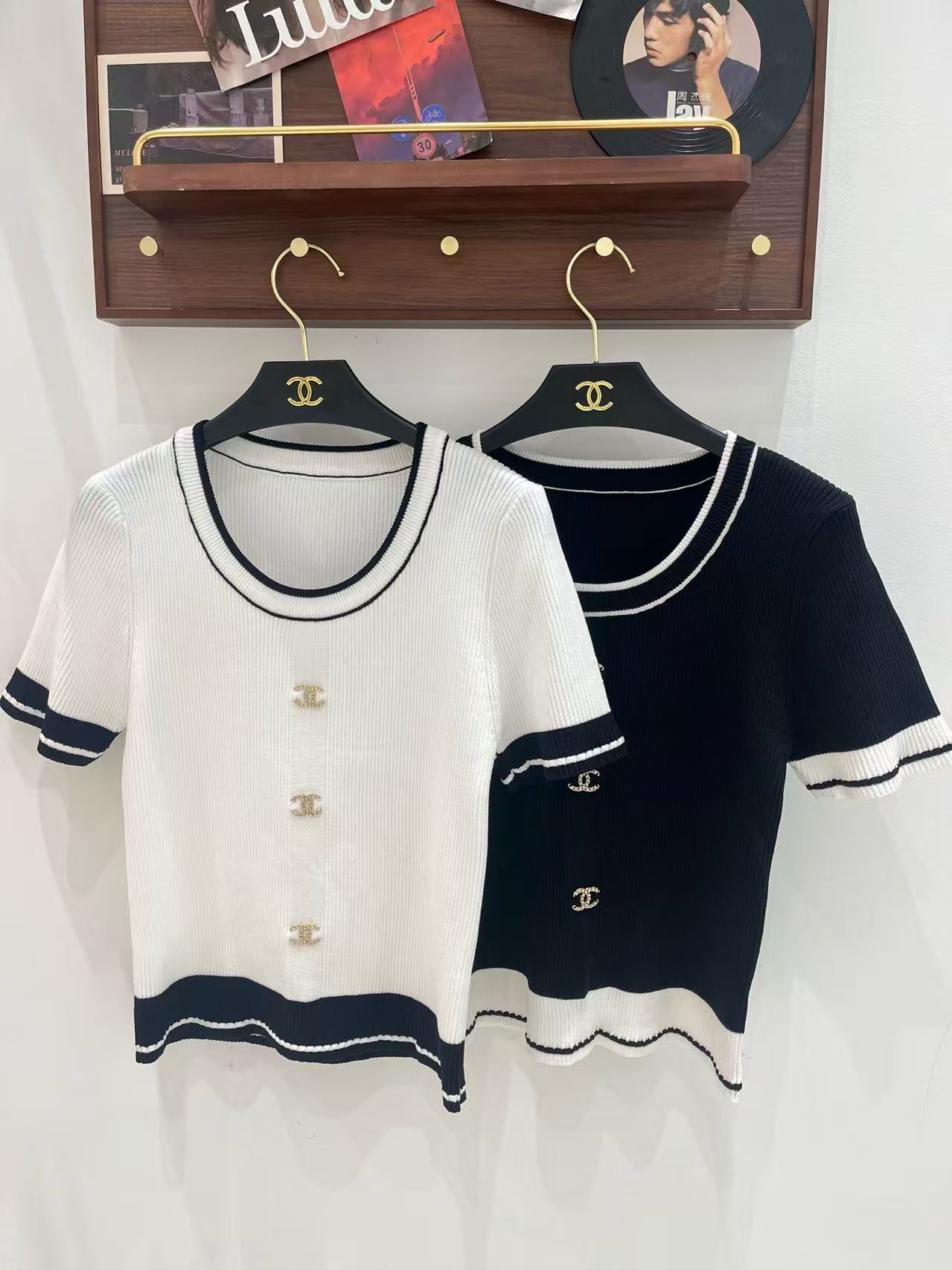CC style Black and White Color-block Knit Short Sleeve Top