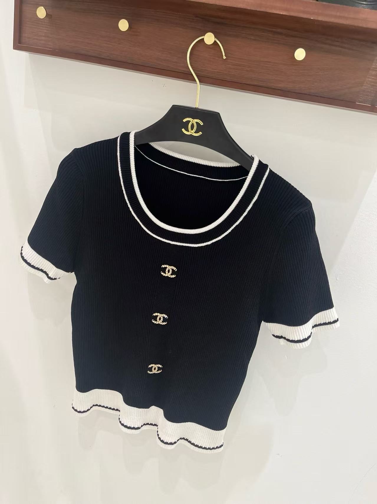 CC style Black and White Color-block Knit Short Sleeve Top