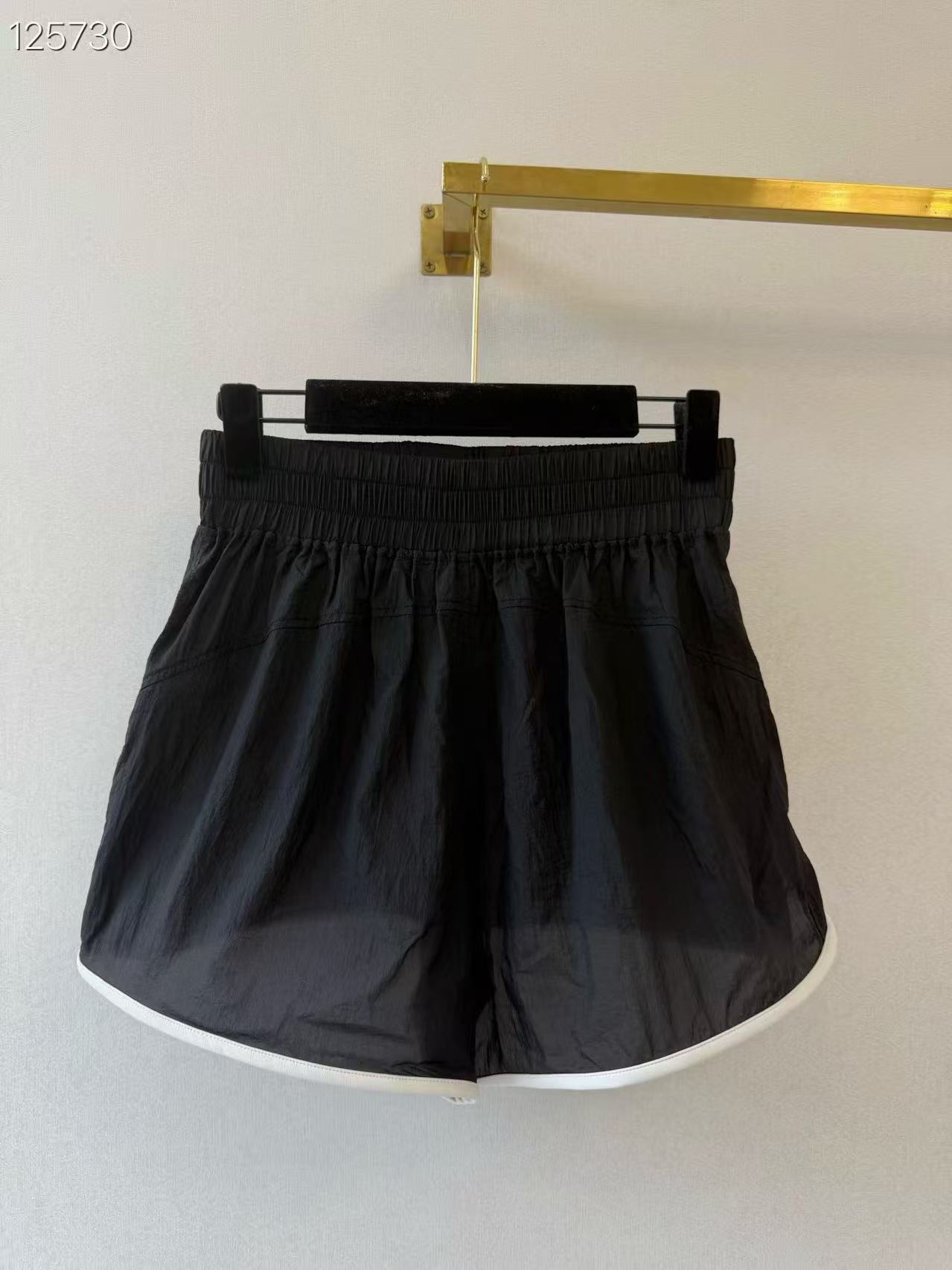 CC Black-and-White Contrast Elastic-Waist Sports Shorts
