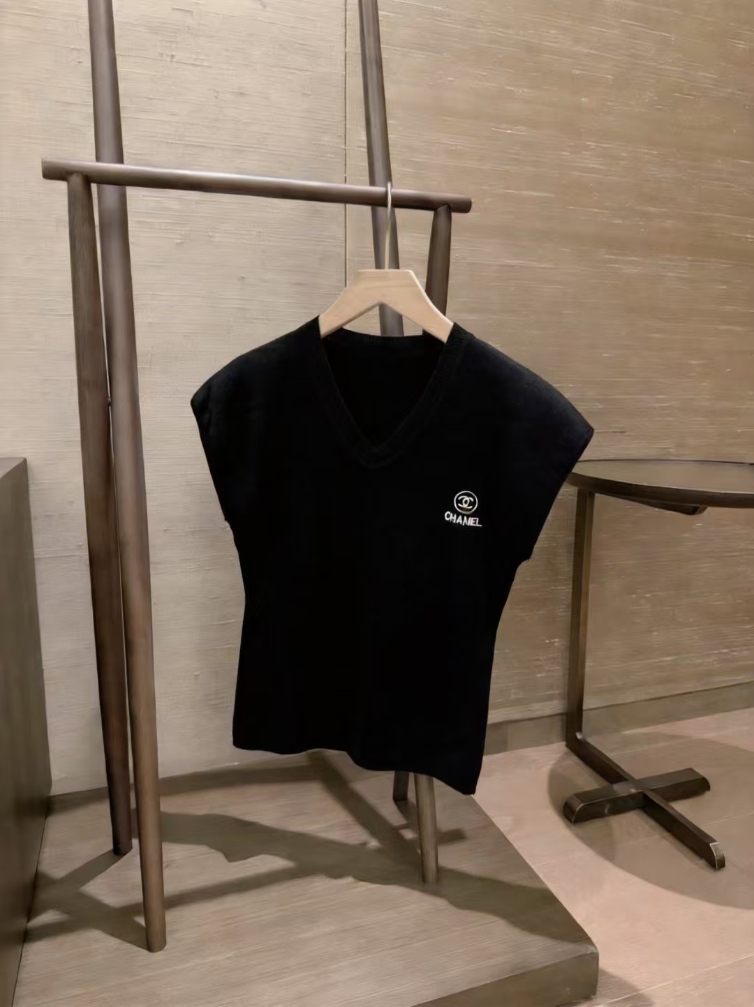 CC Logo Sleeveless Knit Top