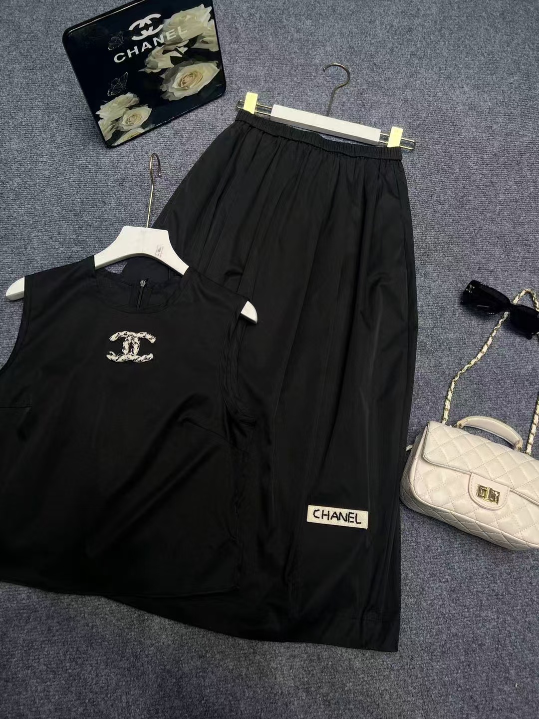 Cha New Sleeveless Suit Set