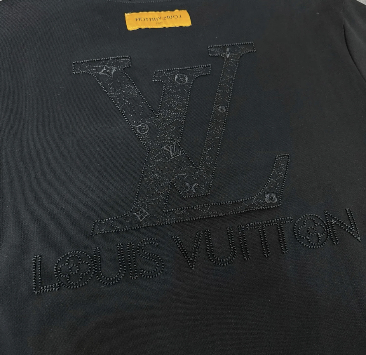 1V Back large logo T-shirt