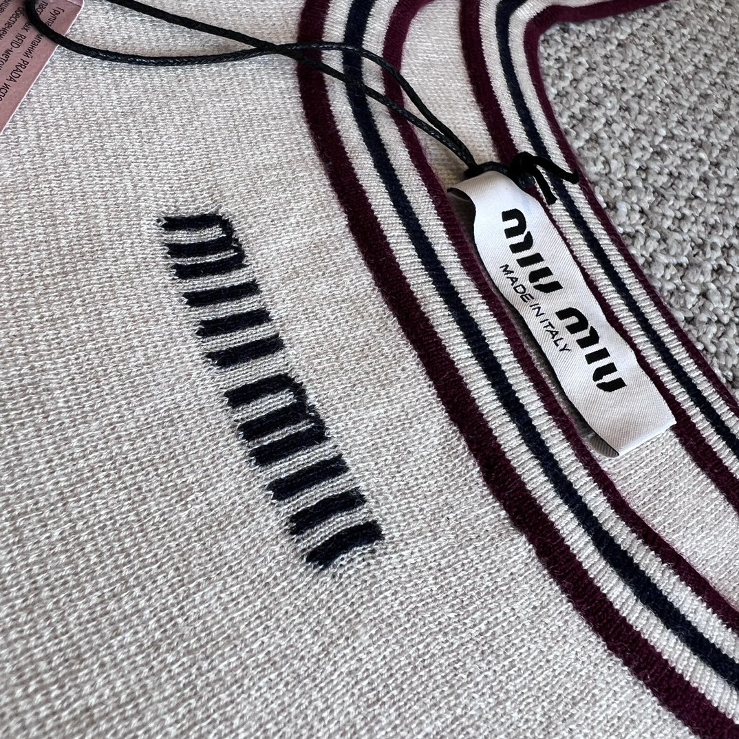 MM Knitted short vest