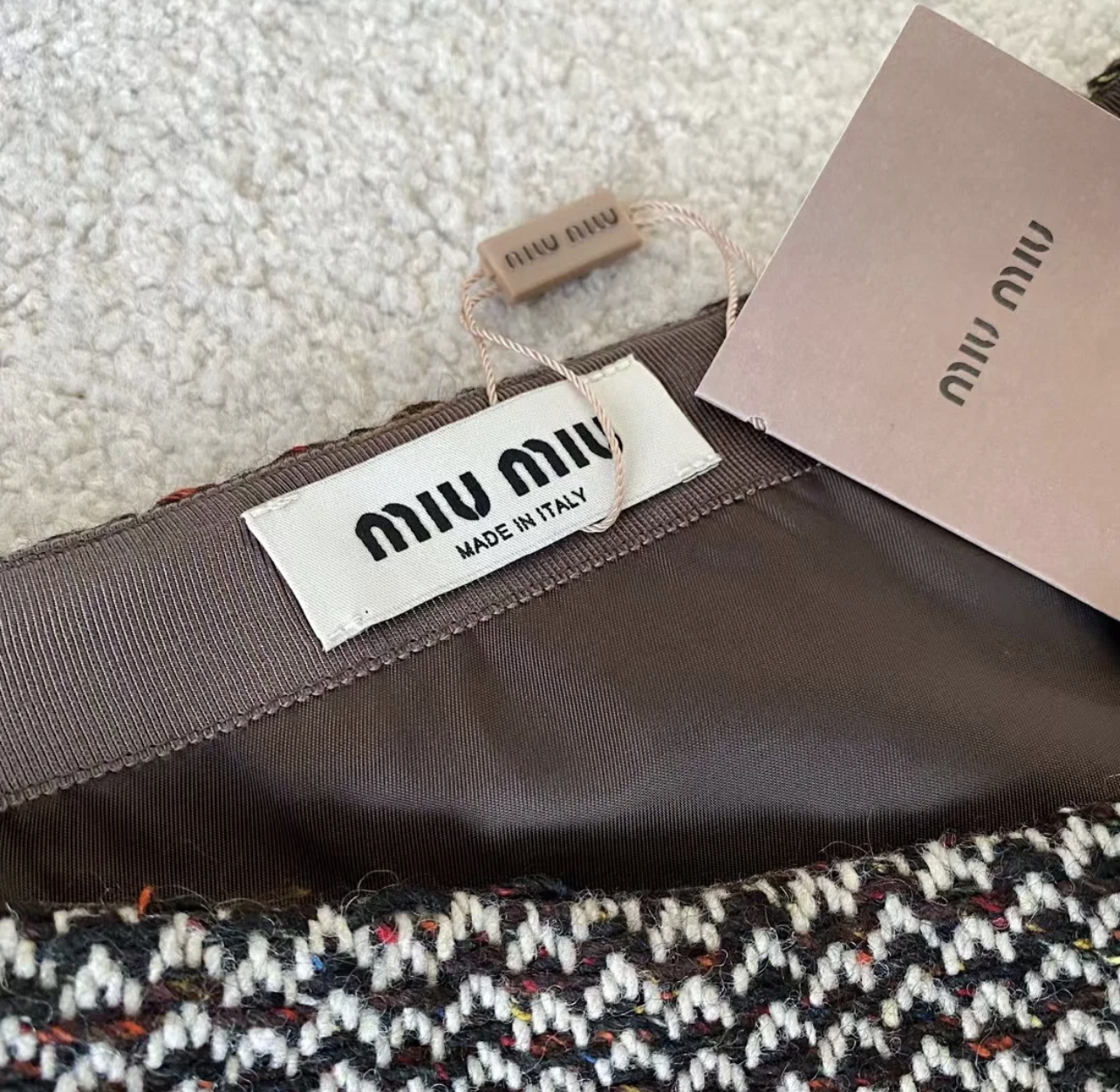 MM Golden sequin woolen short skirt