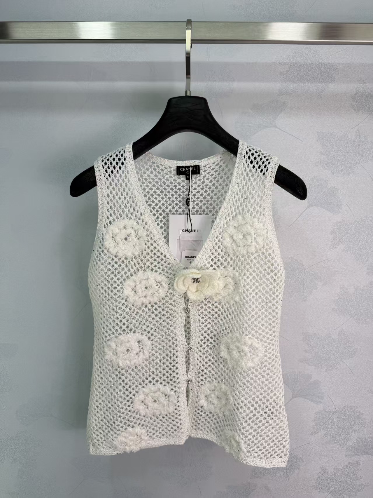 Cha* 2026 Early Autumn New Arrival Hollow Flower V-Neck Vest!