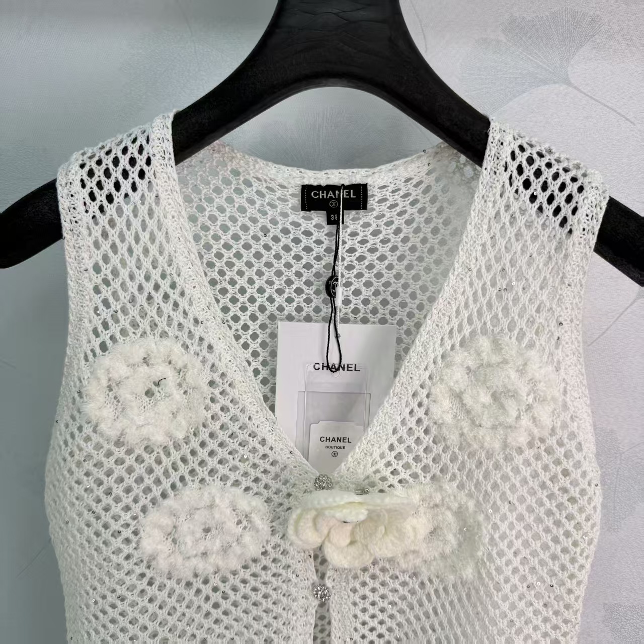 Cha* 2026 Early Autumn New Arrival Hollow Flower V-Neck Vest!