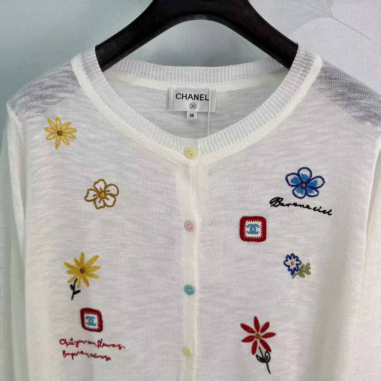 Cha* 2026 Early Autumn New Colorful Flower Embroidery Round Neck Knit Cardigan