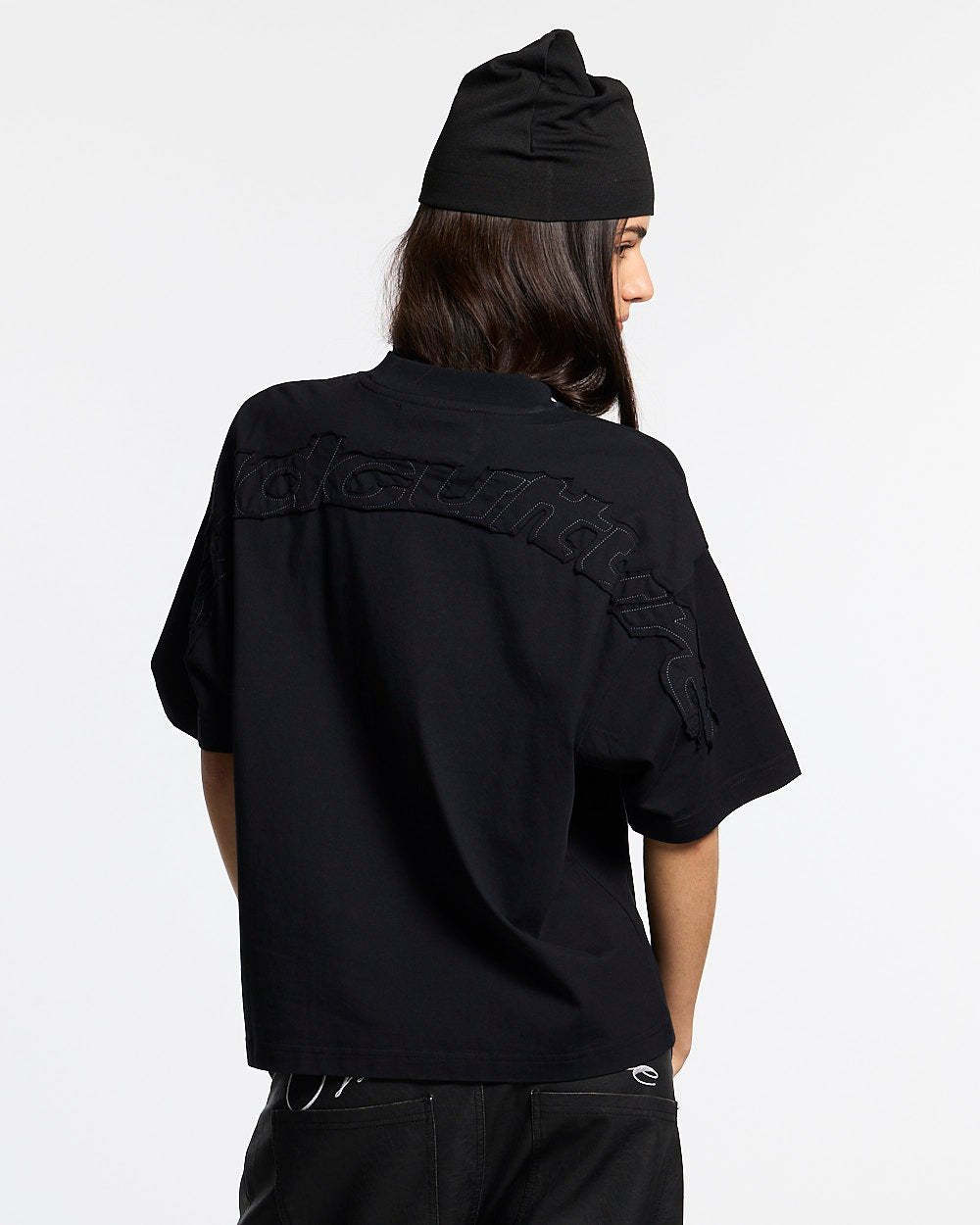 DISTRESS CURVED TEE BLACK