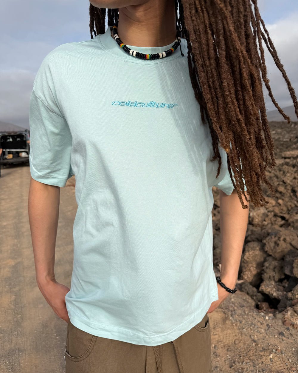 DISTRESS CURVED TEE BLUE