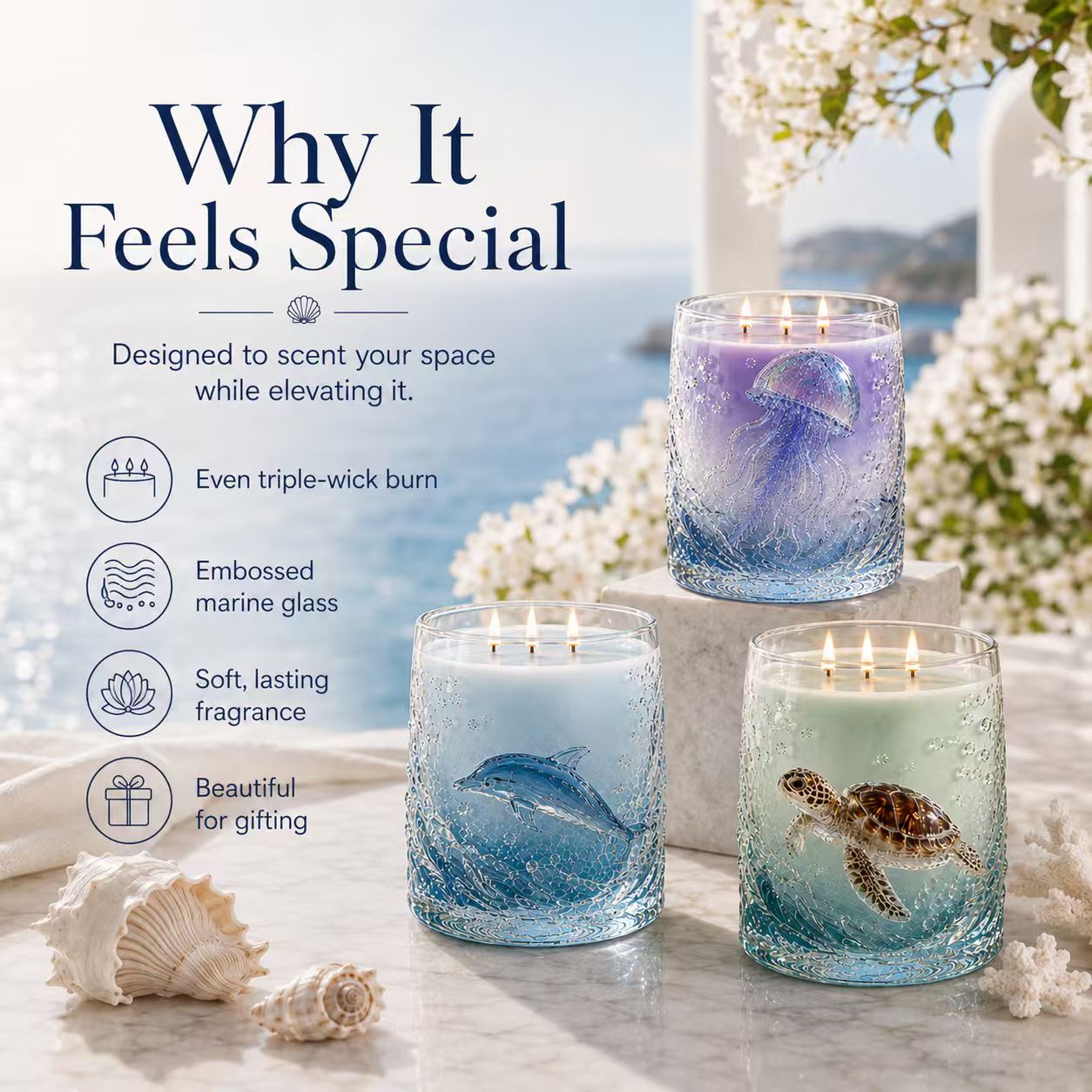 Tre candele animali marini che brillano accanto a icone che descrivono bagliore a tre stoppini, vetro marino goffrato, fragranza duratura e regalo