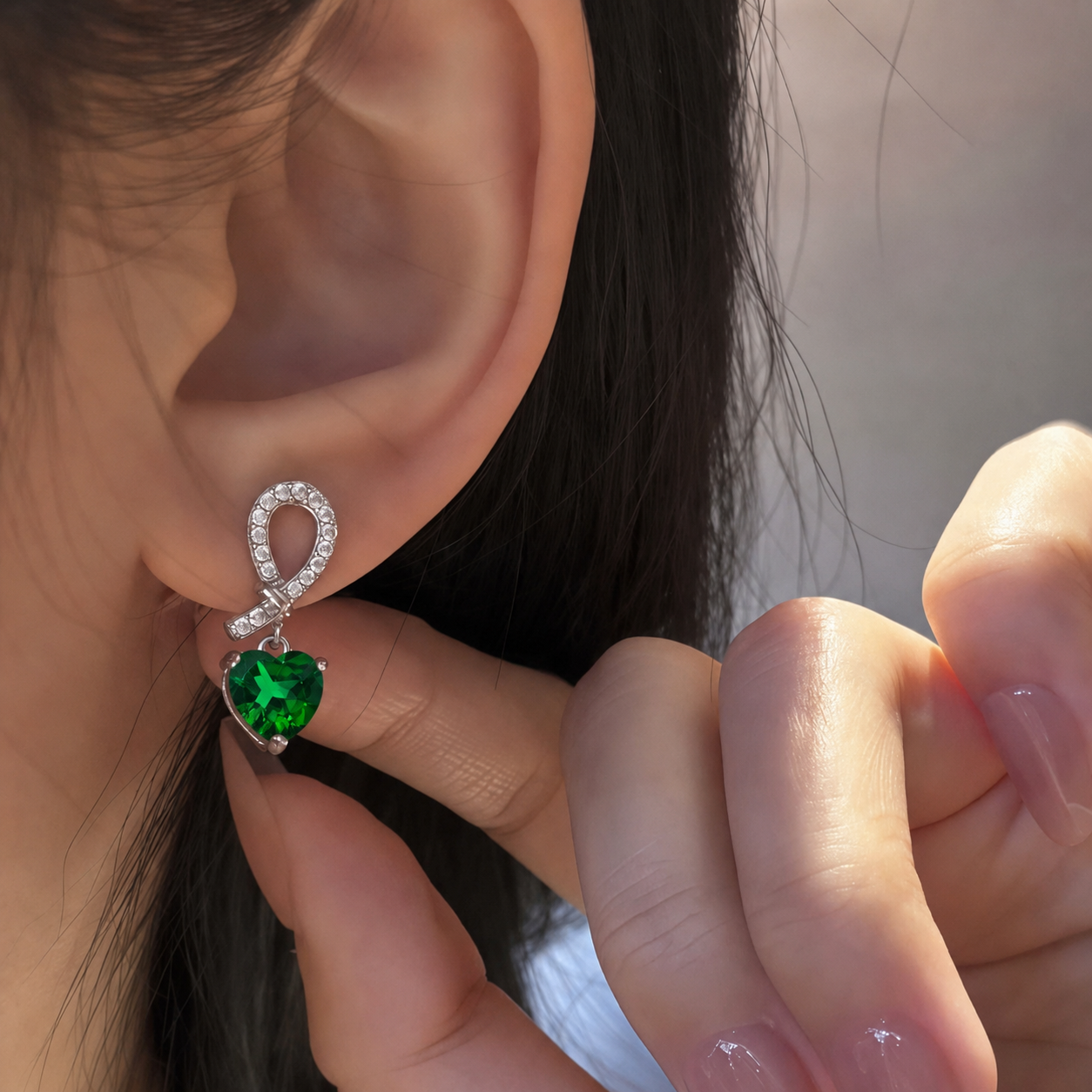 wholesale One-carat cultivated colored lab grown emerald gemstone heart earrings jewelry