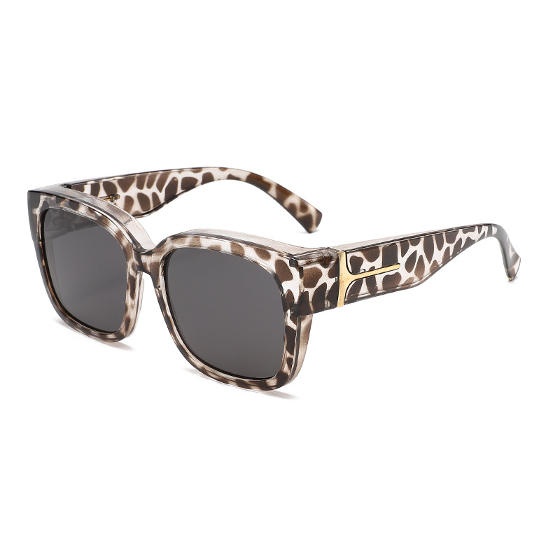🕶️✨ Buy 1, Get 1 FREE! Women’s Oversized Square Sunglasses