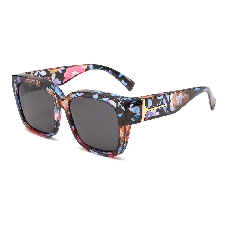 🕶️✨ Buy 1, Get 1 FREE! Women’s Oversized Square Sunglasses