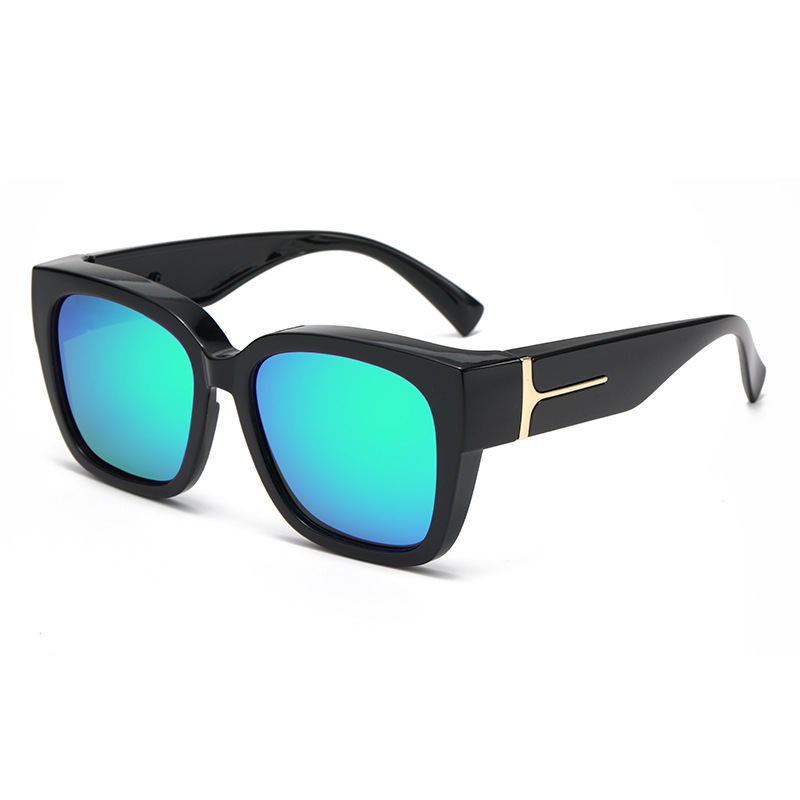 🕶️✨ Buy 1, Get 1 FREE! Women’s Oversized Square Sunglasses